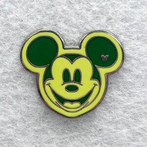 🔮 5/$25‎ Disney Green Mickey Mouse Pin